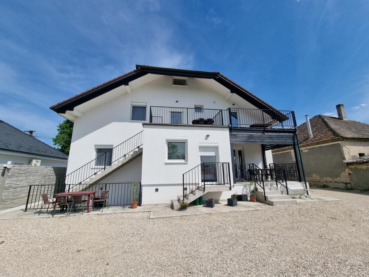 Duna-Beach Apartman Kimle Esterno foto
