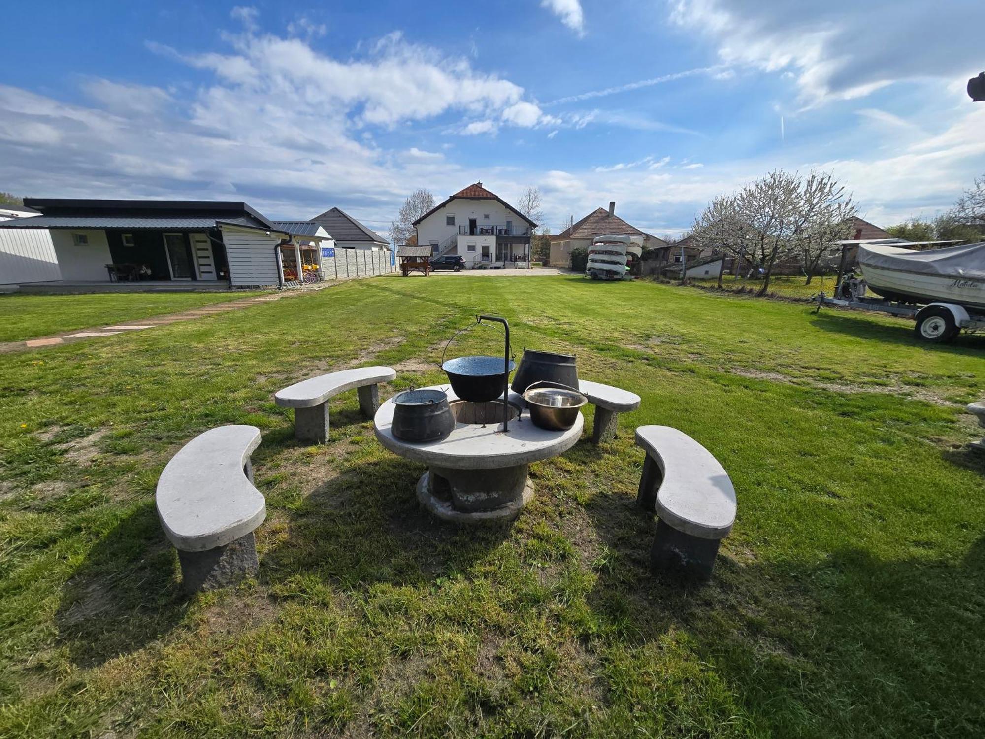 Duna-Beach Apartman Kimle Esterno foto